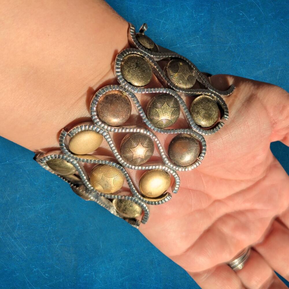 1940s elastic threaded metal cuff